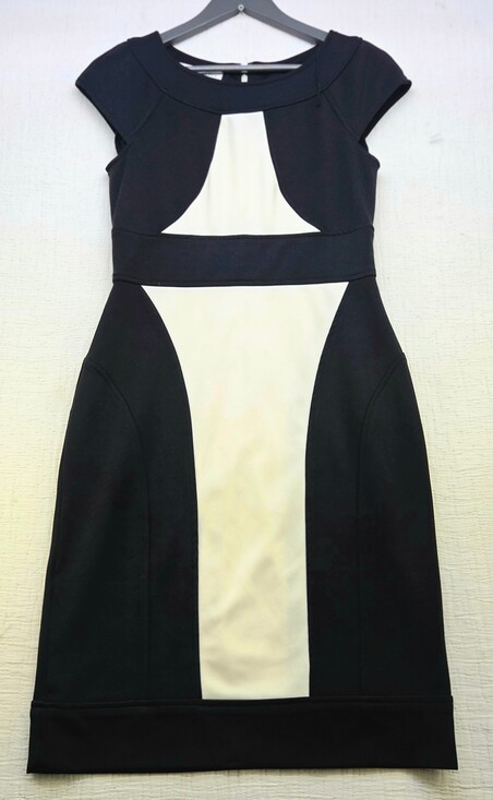 Maggy London Dresses & Skirts - Maggy London Black Cream Colorblock Cap Sleeve Sheath Dress Size 6